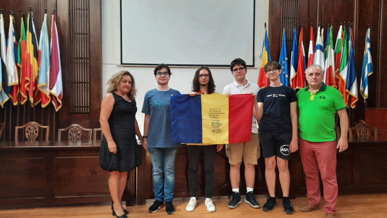 Elevii romani au obtinut patru medalii la Olimpiada Internationala de Geografie de la Paris, dintre care doua de aur Imagine