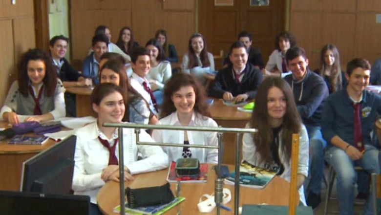 Elevii si studentii intra in vacanta de iarna. Scoala reincepe pe 6 ianuarie 2014 Imagine