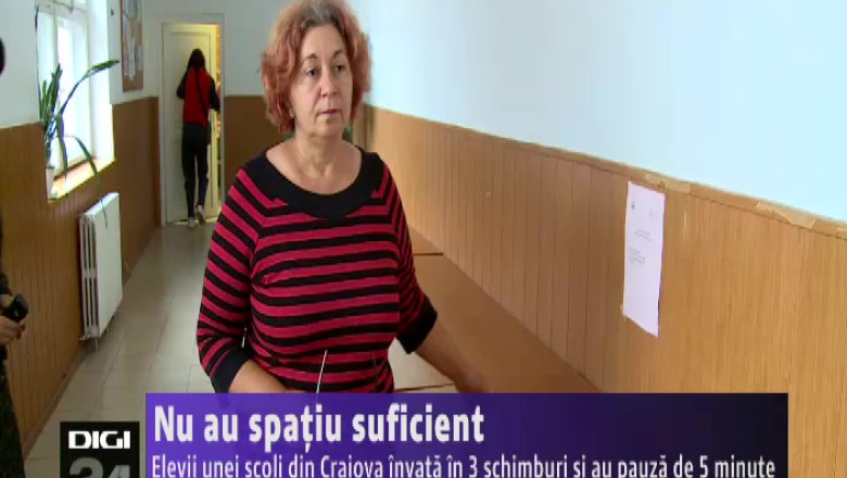 Elevii unei scoli din Craiova invata in trei schimburi si au pauza de 5 minute Imagine