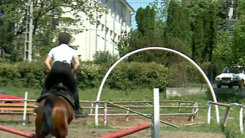 Elevii unui liceu din Iasi si-au deschis o baza de echitatie la scoala Imagine