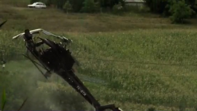 Elicopterul prabusit. Trei persoane au murit din cauza traumatismelor, doua s-au inecat Imagine