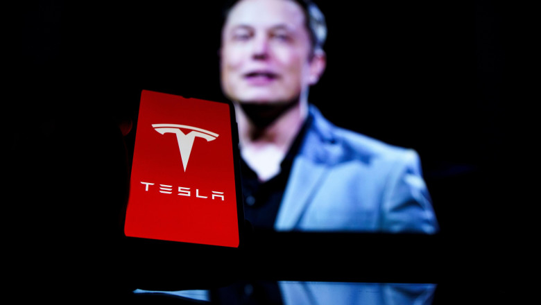 Elon Musk a vandut actiuni ​Tesla in valoare de aproape 4 miliarde de dolari, la cateva zile dupa ce a preluat Twitter Imagine