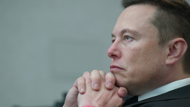 Elon Musk, ironizat de un alt miliardar dupa anuntul privind revenirea angajatilor in birouri: „Vreun angajat Tesla este interesat?” Imagine