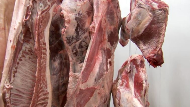 Embargoul rusesc asupra carnii de porc aduce ieftiniri pentru consumatorii romani Imagine
