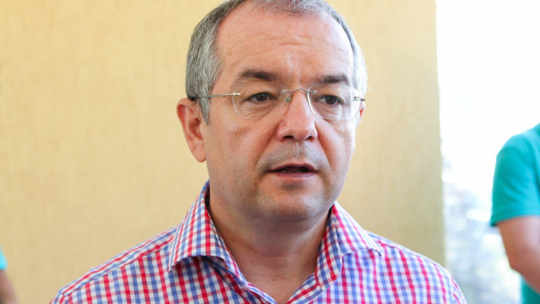 Emil Boc a semnat lista de sustinere a Elenei Udrea Imagine