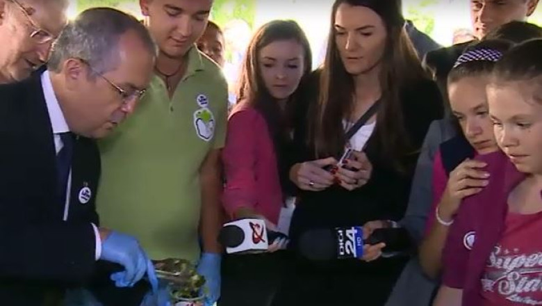 Emil Boc promoveaza alimentatia sanatoasa Imagine