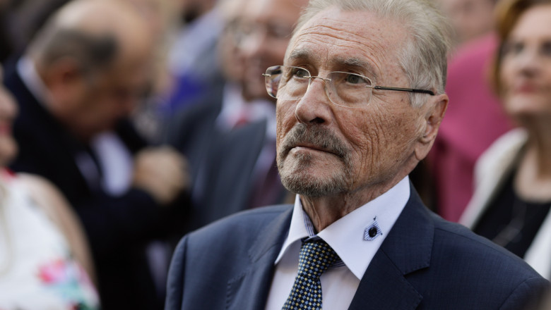 Emil Constantinescu: Romania arata cum arata sufletul si mintea noastra. Calea spre demnitate trebuie sa inceapa cu respectul de sine Imagine