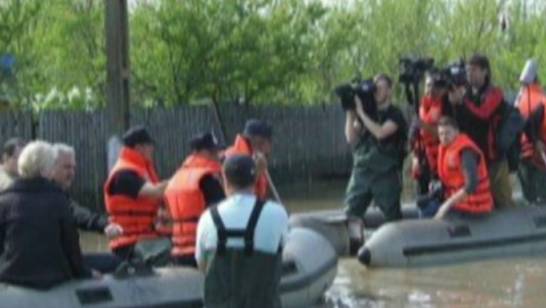 Emil Hurezeanu despre prezenta premierului la inundatii: „Povestea cu barca este filmul de animatie dupa Jerome K. Jerome” Imagine