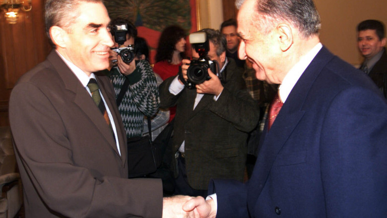 Emil Hurezeanu: Ion Iliescu n-ar fi fost impotriva reinstaurarii monarhiei, cel care se opunea era Petre Roman Imagine