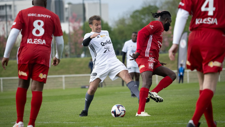 Emmanuel Macron a jucat un meci in scop caritabil cu fotbalisti celebri. Presedintele Frantei a dat chiar gol din penalty Imagine