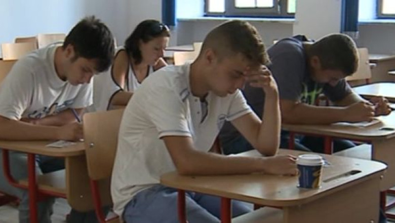 Engleza dupa liceu: „An event I impress it's Mamaia Festival, because beautiful girls” Imagine