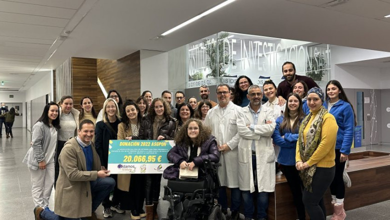 Enigma fetei care se transforma in os. Are o sora geamana care este sanatoasa, iar medicii cred ca ea detine secretul vindecarii Imagine