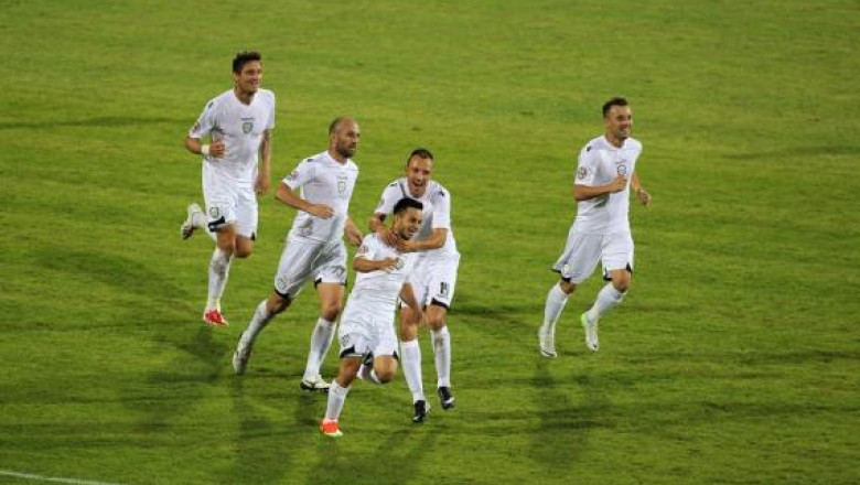 Entuziasm pe Dan Paltinisanu! ACS Poli invinge pe Dinamo: 2-0 Imagine