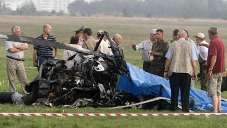 Epava elicopterului prabusit in judetul Mures a fost dusa la Brasov. Expertiza poate dura cateva saptamani Imagine