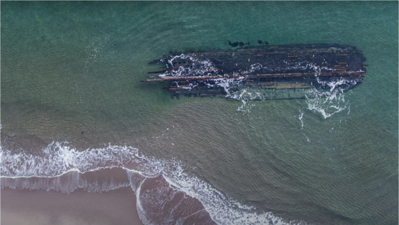 Epava misterioasa a unei corabii scufundate acum sute de ani a aparut peste noapte pe o plaja din Newfoundland Imagine