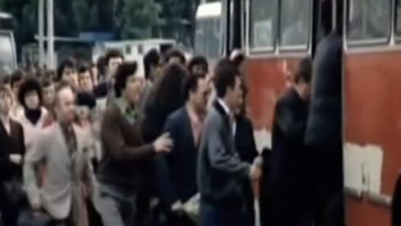 Epoca de Aur sau viata pe cartela. Pentru a calatori mai mult, romanii economiseau benzina chiar si un an Imagine