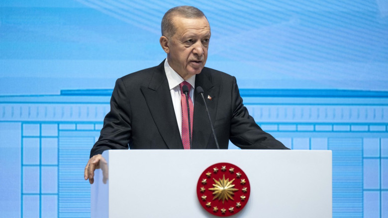Erdogan anunta ca nu mai merge la summit-ul Comunitatii Politice Europene pentru ca „a racit” Imagine