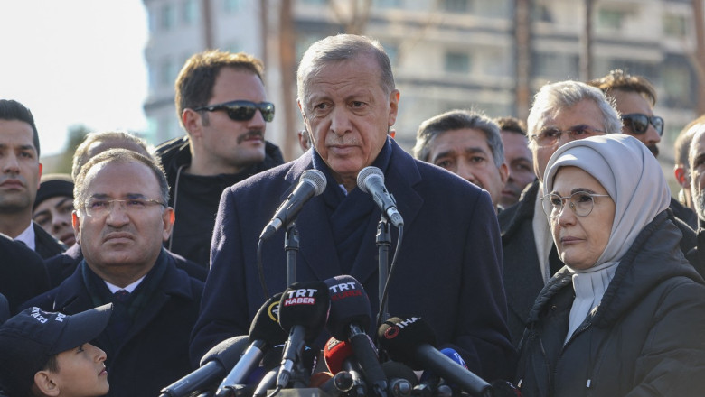 Erdogan anunta ca se vor construi 200.000 de locuinte in provinciile afectate de cutremure Imagine