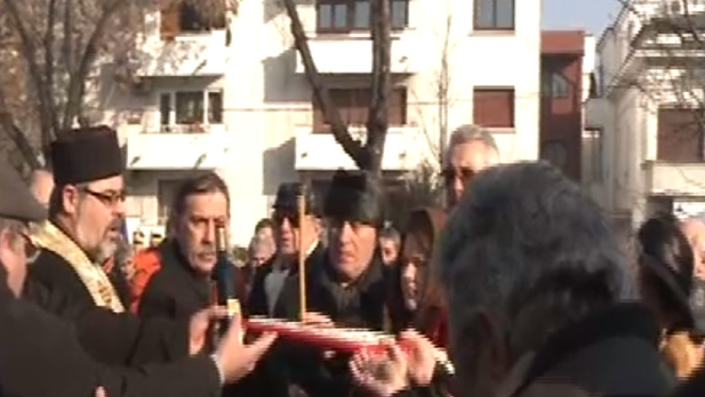 Eroii Revolutiei, comemorati in fata sediului TVR  Imagine