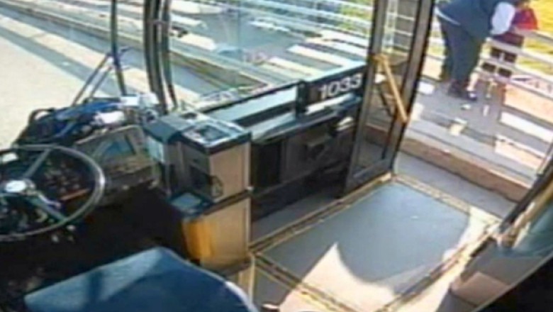 Erou in timpul serviciului. Un sofer de autobuz scolar a salvat o femeie de la sinucidere Imagine