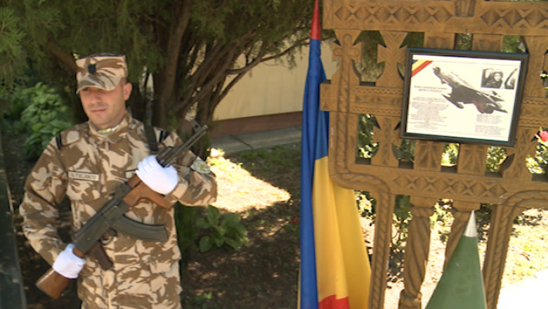 Eroul dintre nori Imagine