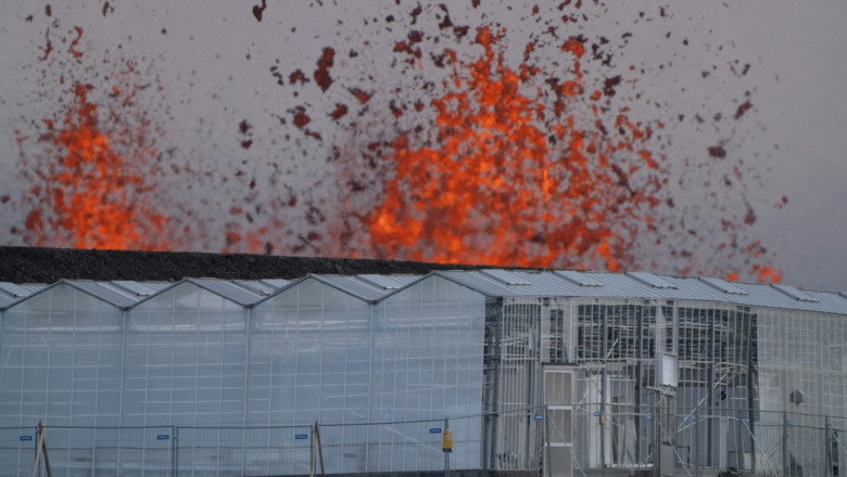 Eruptie vulcanica in Islanda: turisti si localnici evacuati Imagine