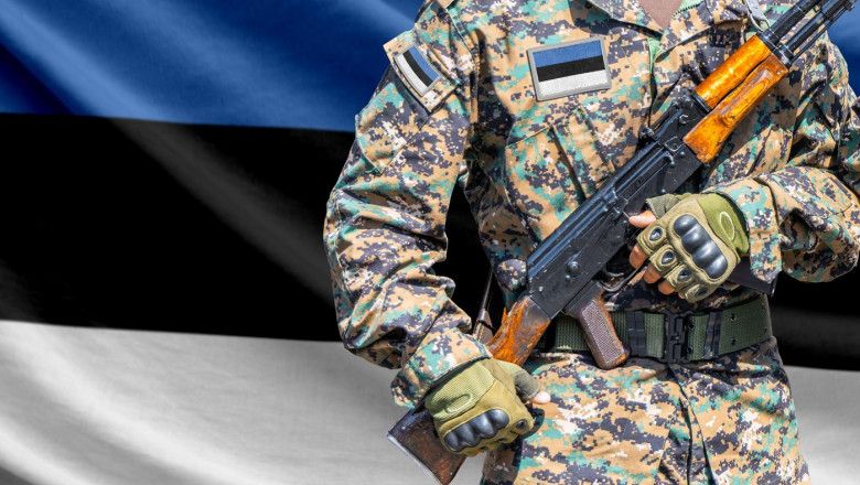 Estonia ia in calcul recrutarea obligatorie a femeilor, din cauza climatului tot mai tensionat pe flancul estic al NATO Imagine