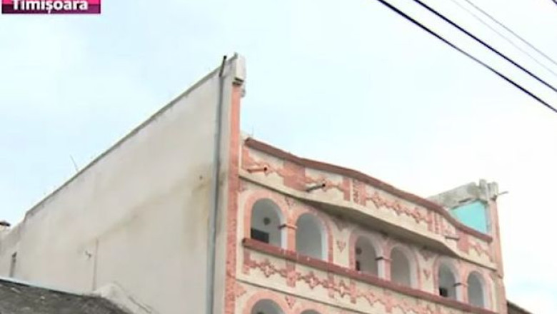 Etaje demolate la un palat ridicat ilegal, la Timisoara Imagine
