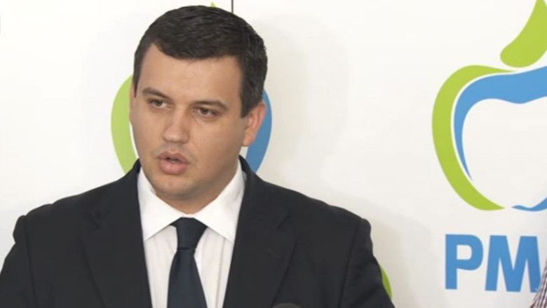 Eugen Tomac si-a botezat fiica. Presedintele Basescu si Elena Basescu, prezenti la petrecere Imagine