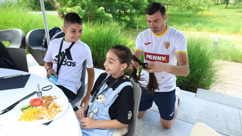 EURO 2024. „Moment deosebit de emotionant”: Tricolorii au fost vizitati de familii in cantonamentul din Germania Imagine