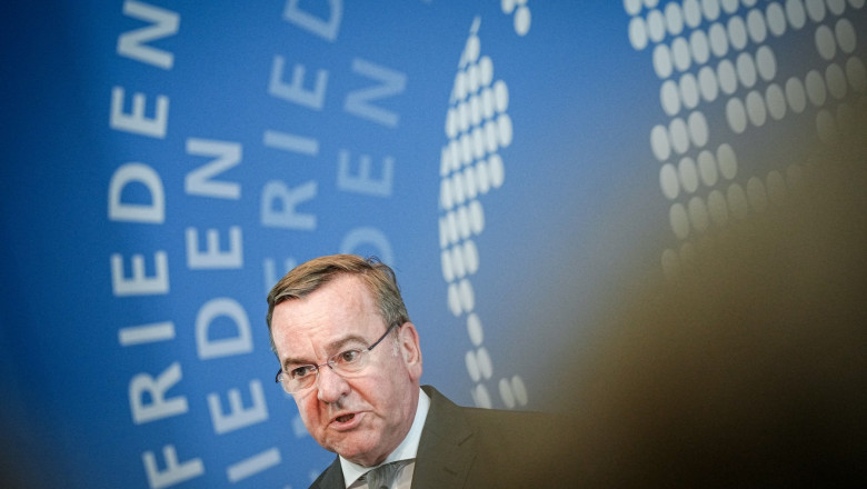 Europa trebuie sa se inarmeze, pentru ca SUA se reorienteaza spre regiunea Indo-Pacifica, spune ministrul german al apararii Imagine