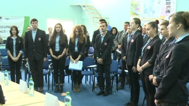 Europarlamentari pentru o zi. 24 de liceeni au simulat o sedinta a legislativului european Imagine