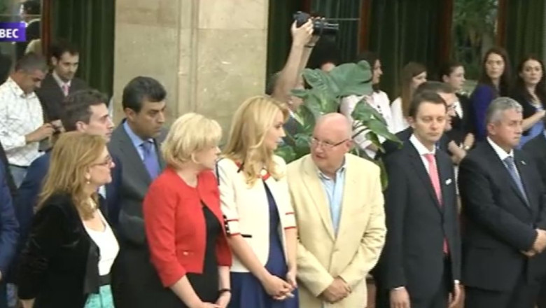 Europarlamentarii si-au primit certificatele. Mircea Diaconu si Ramona Manescu au lipsit de la ceremonie Imagine