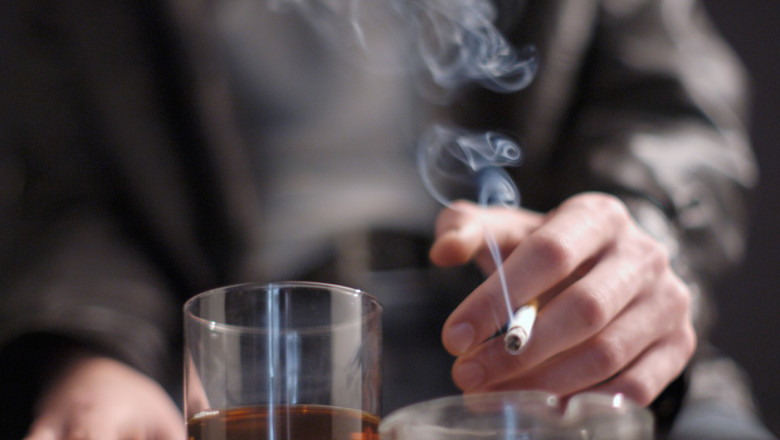 Europenii fumeaza si beau mult, iar unul din sase moare inainte de 70 de ani. Semnal de alarma tras de OMS Imagine