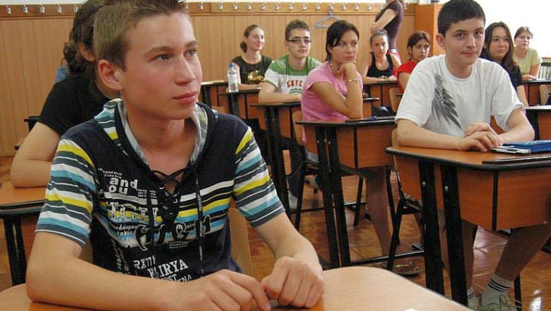 Evaluare Nationala 2013, examenul de Matematica: Absolventii de gimnaziu sustin ultima proba Imagine