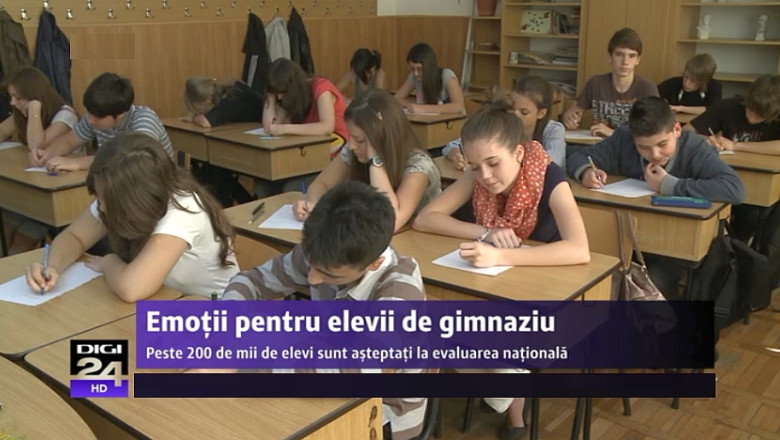 Evaluare Nationala: Absolventii claselor a VIII-a sustin examenul scris la Limba si Literatura Romana Imagine