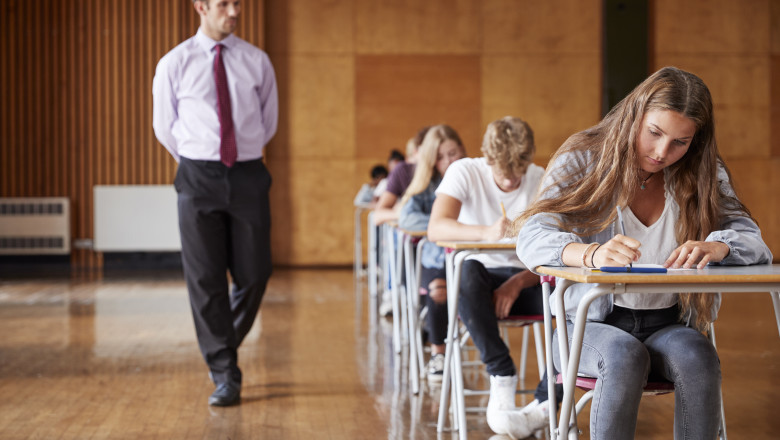 Evaluarea nationala 2023. Cum sunt platiti profesorii supraveghetori si cei care corecteaza lucrarile Imagine
