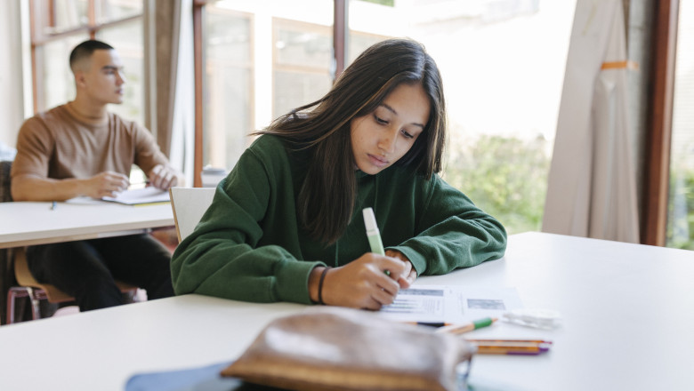 Evaluarea Nationala 2025: Cum se desfasoara proba scrisa la matematica. Supraveghere audio si video in sala de examen Imagine