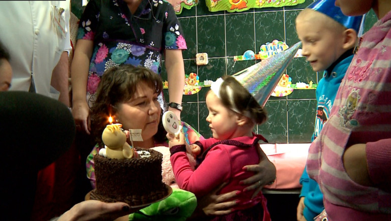 Evolutie spectaculoasa sub indrumarea medicilor. Un copil internat cu malnutritie a ajuns la o greutate tripla intr-un an Imagine