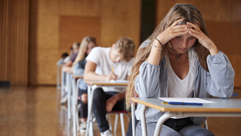Examenul de admitere la liceu provoaca revolta in randul elevilor si al parintilor. Se cere eliminarea lui din Legile Educatiei Imagine
