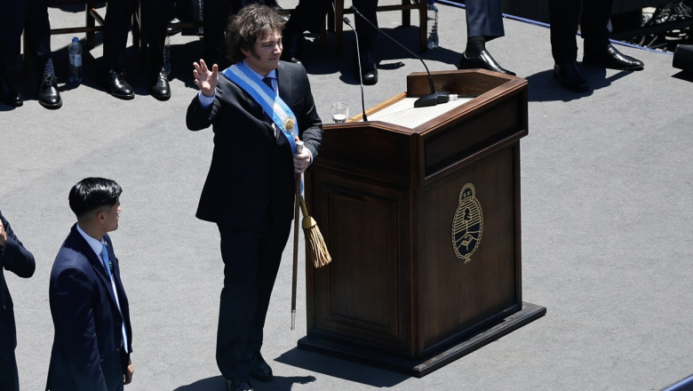 Excentricul Javier Milei a depus juramantul de investire si a devenit, oficial, presedintele Argentinei Imagine