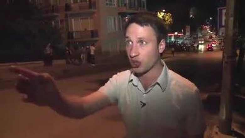 EXCLUSIV. Un reporter britanic a povestit la Digi24 cum a fost atacat de politistii turci cu un tun cu apa Imagine