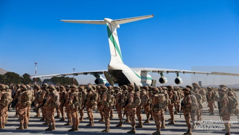 Exercitii militare de amploare in Iran, chiar in apropierea unei uzine de imbogatire a uraniului. Care este motivul Imagine