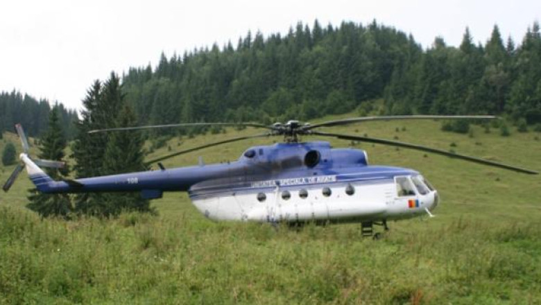 Exercitiu de salvare cu elicopterul la tabara MASH din Muntii Apuseni Imagine