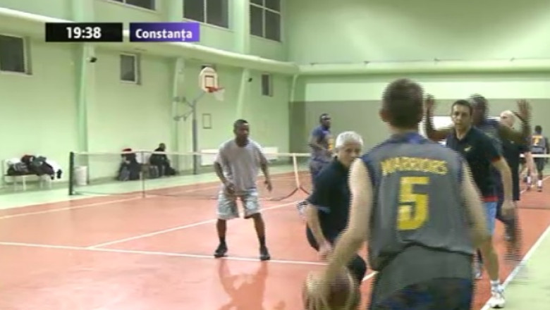 Exercitiu romano-american de baschet  Imagine