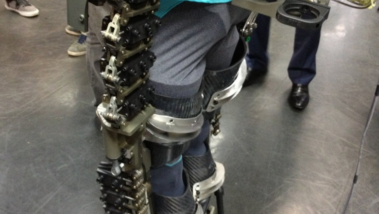 Exoscheletul care va ajuta un tanar paraplegic sa dea primul sut in meciul de deschidere de la CM din Brazilia Imagine