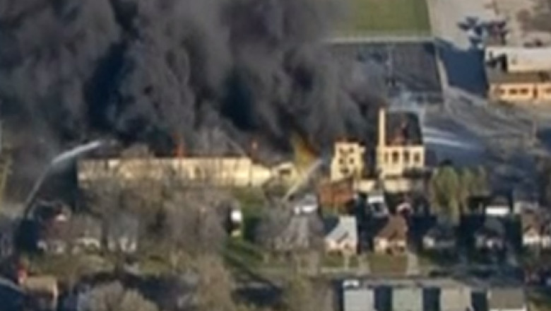 Explozie la o fabrica de substante chimice din Detroit. Locuintele din jur au fost evacuate Imagine