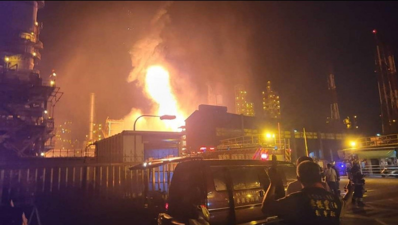 Explozie la o rafinarie din Taiwan. Flacarile uriase si fumul dens se vedeau de la mai multi kilometri Imagine