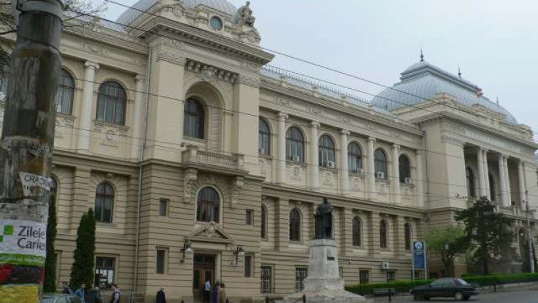 Explozie la Universitatea „Alexandru Ioan Cuza” din Iasi. Agresorul a fost imobilizat de studenti Imagine