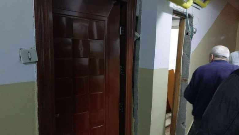 Explozie puternica intr-un bloc din Pitesti. O femeie a ajuns la spital cu rani grave Imagine